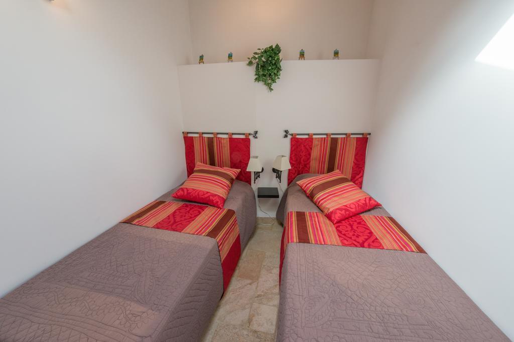 La Treille Et L'Impasse Hotel Ansouis Szoba fotó